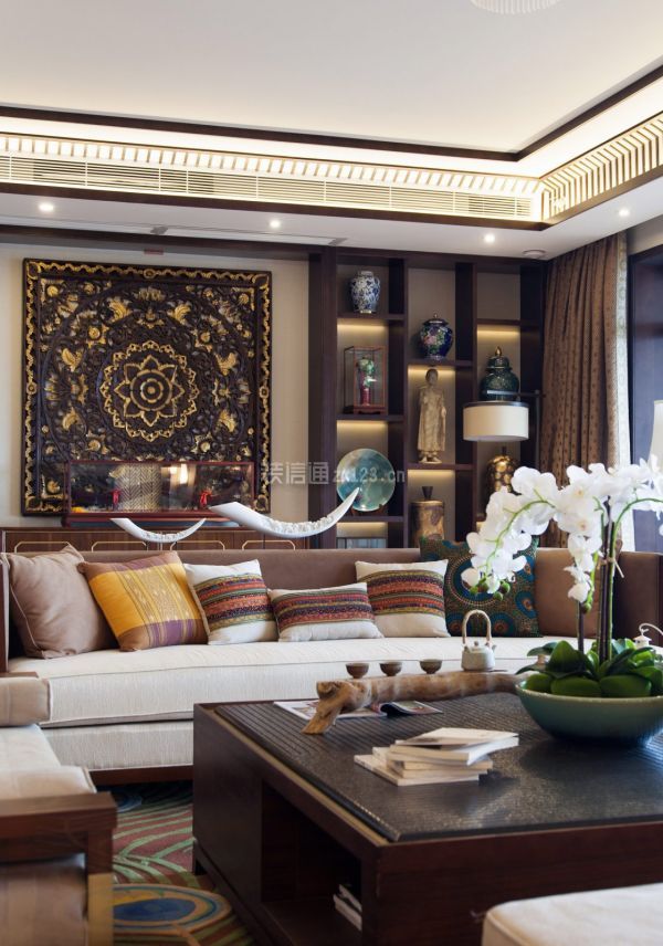 东南亚别墅沙发背景墙装修效果图