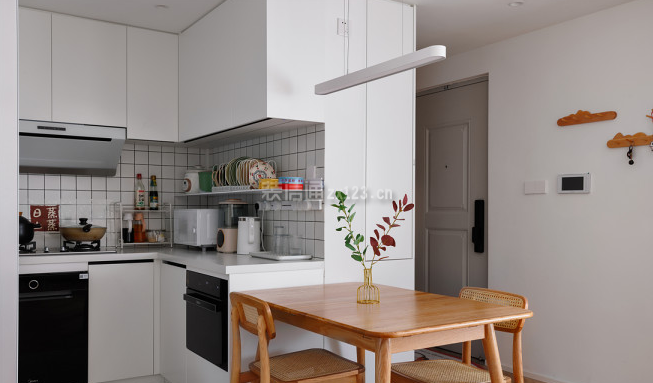 北欧风格餐厅 北欧风格餐厅吊顶图片 北欧风格餐厅灯